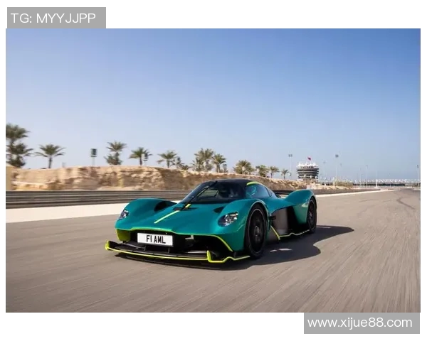 足球明星驾驶阿斯顿马丁展现风采与速度的完美结合 足球明星驾驶阿斯顿马丁展现风采与速度的完美结合