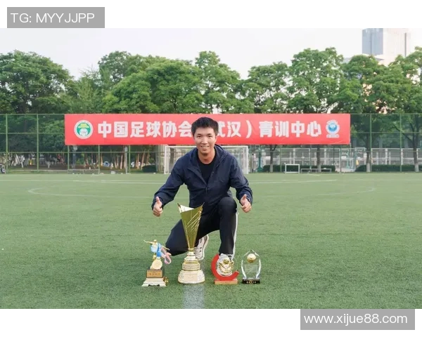 退役足球明星展现跑步风采视频引发热议与怀旧情怀